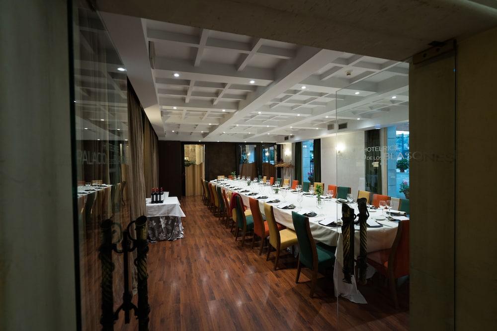 Burgo Rice Palacio De Los Blasones מראה חיצוני תמונה